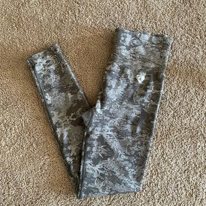 Woman’s Best camo seamless leggings.